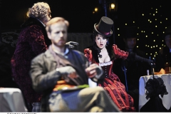 La Bohème
Oper in vier Bildern von Giacomo Puccini
Text von Giuseppe Giacosa und Luigi Illica, nach Henri Murger

LUZERNER THEATER
Premiere: 27. Februar 2015

PRODUKTIONSTEAM
Boris Schäfer Musikalische Leitung
Achim Thorwald Inszenierung
Christian Floeren Bühne und Kostüme
David Hedinger Licht
Mark Daver Choreinstudierung
Eberhard Rex Einstudierung Luzerner Sängerknaben und Luzerner Mädchenchor
Dr. Christian Kipper Dramaturgie

BESETZUNG
Jutta Maria Böhnert Mimì, Todd Boyce Marcello, Flurin Caduff Schaunard, Armin Caduff Benoît, Alcindoro, Carlo Jung-Heyk Cho Rodolfo, Szymon Chojnacki Colline, Ivo Kazarow Sergeant / Zöllner, Carla Maffioletti Musetta, Koichi Yoshitomi Parpignol
Chor und Extrachor des Luzerner Theaters, Luzerner Sängerknaben und Luzerner Mädchenchor, Luzerner Sinfonieorchester