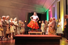 Stadttheater Giessen.

HOFFMANNS ERZÄHLUNGEN  

Phantastische Oper von Jacques Offenbach nach E.T.A. Hoffmann.

Musikalische Leitung: Carlos Spierer

Inszenierung: Uwe Schwarz

Bühne: Lukas Noll

Kostüme: Dorit Lievenbrück

Chor: Jan Hoffmann

Stella: Odilia Vandercruysse

Olympia: Carla Maffioletti

Antonia: Agnieszka Hauzer

Giuietta: Henrietta Hugenholtz

Muse / Niklas: Christina Khosrowi

Stimmer der Mutter: Katja Boost

Hoffmann: Wolfgang Schwaninger

Lindorf / Coppélius / Dr. Miracle / Dapertutto: Johannes Schwärsky

Nathanael / Spalanzani: August Schram

Luther / Crespel: Stephan Bootz

Hermann / Schlémil: Matthias Ludwig

Wilhelm / Hauptmann: Tomi Wendt

Andrés / Cochenille / Frantz / Pitichinaccio: Alexander Herzog

StatisterieChor und Extrachor des Stadttheater GießenPhilharmonisches Orchester

Foto: Rolf K. Wegst

Nutzungsrechte beim Urheber 

Nutzungshonorar zzgl 7% MwSt