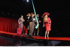 LUZERNER THEATER
IL VIAGGIO A REIMS
Dramma giocoso in einem Akt von Gioacchino Rossini
Text von Giuseppe Luigi Balloco
Orchesterarrangement und Neukomposition des Finale von Howard Arman
In italienischer Sprache mit deutschen Übertiteln

Premiere am 1. Mai 2016 im Luzerner Theater, grosses Haus

PRODUKTIONSTEAM
Musikalische Leitung - Howard Arman
Inszenierung - Dominique Mentha
Bühne - Werner Hutterli
Kostüme - Susanne Hubrich
Licht - David Hedinger
Choreinstudierung- Mark Daver
Dramaturgie - Christian Kipper

BESETZUNG
Corinna - Jutta Maria Böhnert
La Marchesa Melibea - Eunkyong Lim
La Contessa di Folleville - Carla Maffioletti
Madama Cortese - Teodora Gheorghiu
Il Cavaliere Belfiore - Carlo Jung-Heyk Cho
Il Conte di Libenskof - Utku Kuzuluk
Lord Sidney - Szymon Chojnacki
Don Profondo - Boris Petronje
Il Barone di Trombonok - Flurin Caduff
Don Alvaro - Todd Boyce
Don Prudenzio - Gregor Dalal / Marc-Olivier Oetterli Zefirino
Hotelpage - Robert Maszl
Maddalena - Marie-Luise Dressen
Modestina - Annina Haug
Antonio - Alexandre Beuchat

Chor und Extrachor des Luzerner Theaters Luzerner Sinfonieorchester
Statisterie des Luzerner Theaters